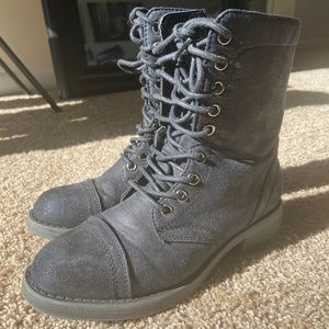 Combat boots